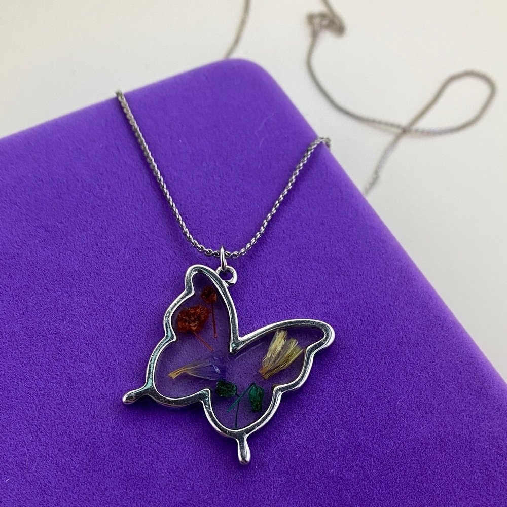 💛 Classic Nickel Silver Dried Flower Butterfly Pendant Necklace - Picture 2 of 9